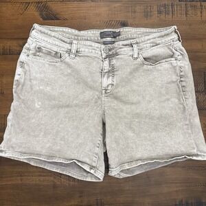 Torrid Vintage Denim Shorts Khaki Sz 16 Pockets 7 inch Inseam Jean Short